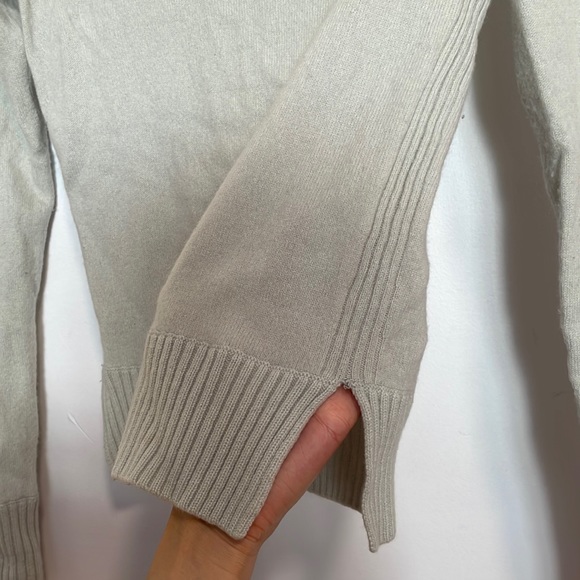 Soft Club Monaco Italian Cashmere crew neck sweater - Picture 5 of 6